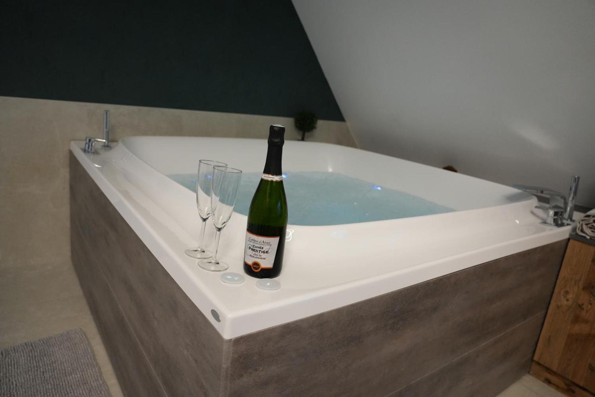 Gite Spa L'Atelier Emile - Spa Privatif - 5 Min Colmar Sainte-Croix-en-Plaine Exterior photo