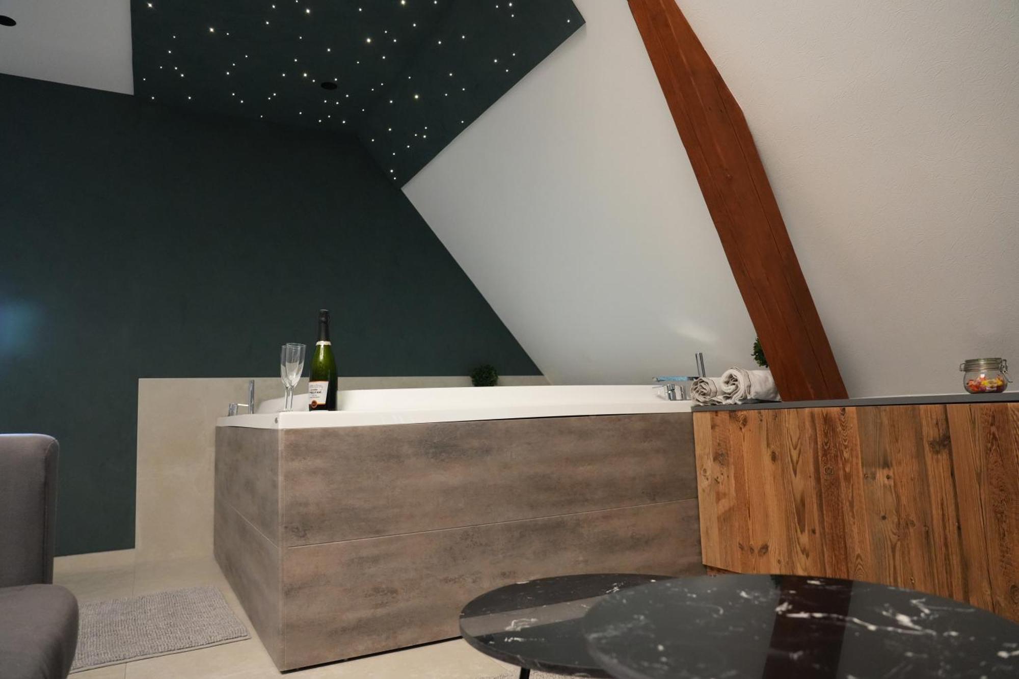 Gite Spa L'Atelier Emile - Spa Privatif - 5 Min Colmar Sainte-Croix-en-Plaine Exterior photo