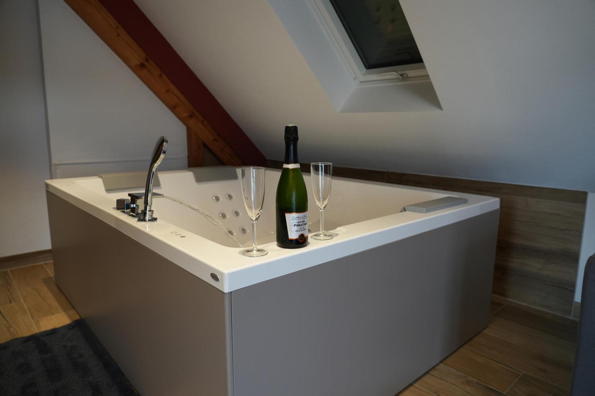 Gite Spa L'Atelier Emile - Spa Privatif - 5 Min Colmar Sainte-Croix-en-Plaine Exterior photo