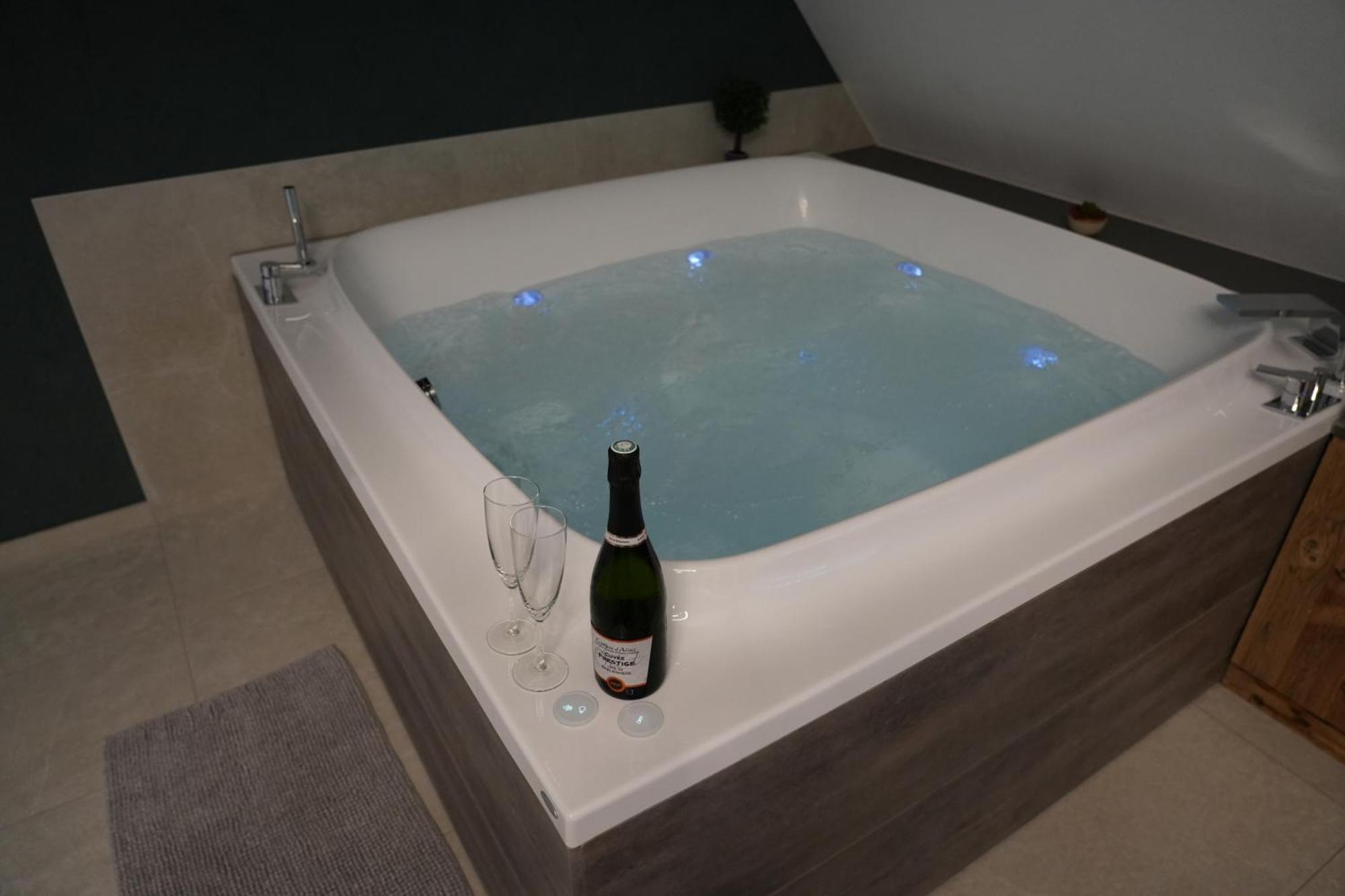 Gite Spa L'Atelier Emile - Spa Privatif - 5 Min Colmar Sainte-Croix-en-Plaine Room photo